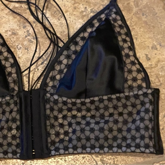VICTORIA’S SECRET Black Triangle Satin Mesh Front Close Bralette Size Medium - Picture 2 of 8